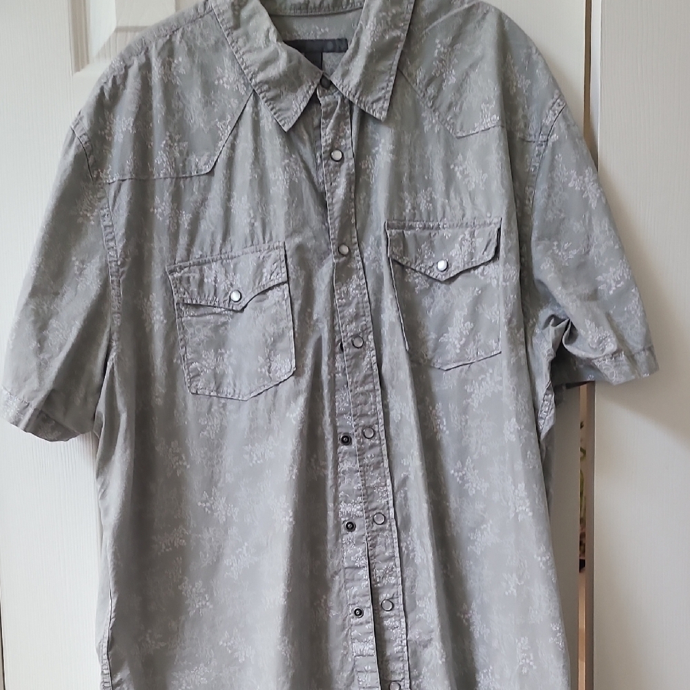 Men's Gray Short Sleeve Shirt